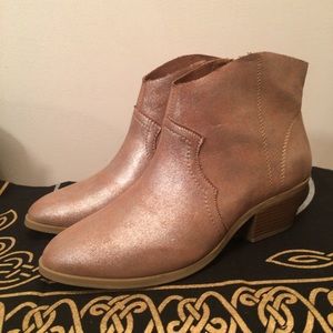 Time and Tru Women’s Rose Gold Pink Western Boots